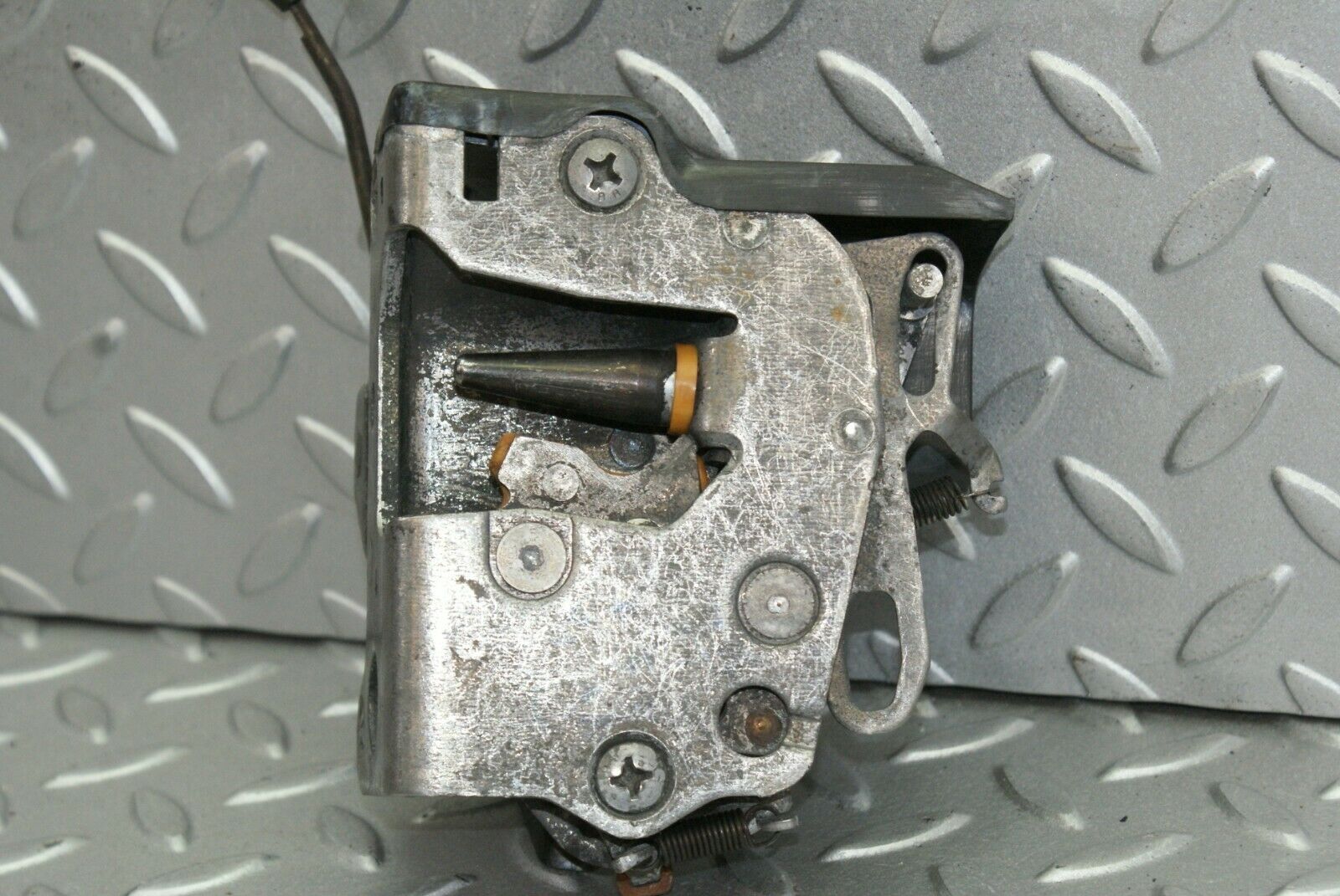 2596 Mercedes-Benz W116 350SE Door Lock Mechanism Right