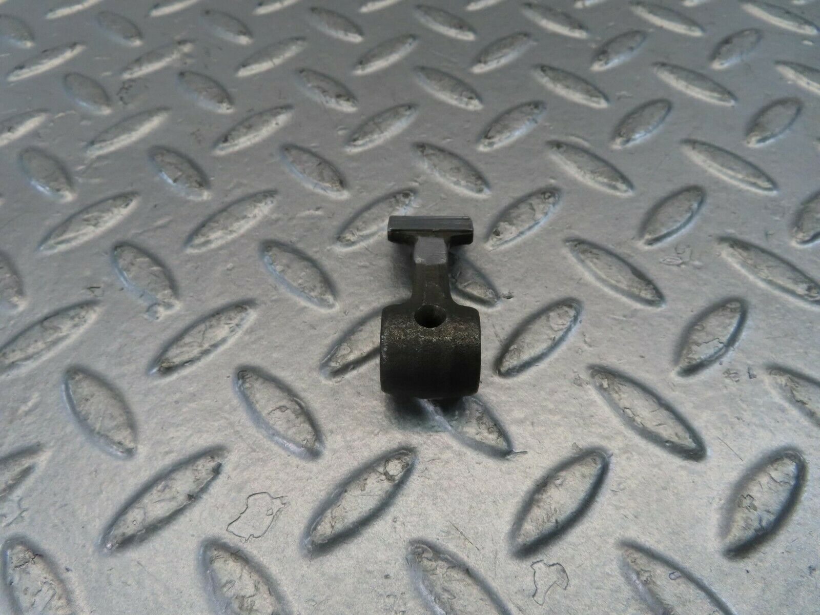 10976 Mercedes-Benz W115 220D Rocker Arm