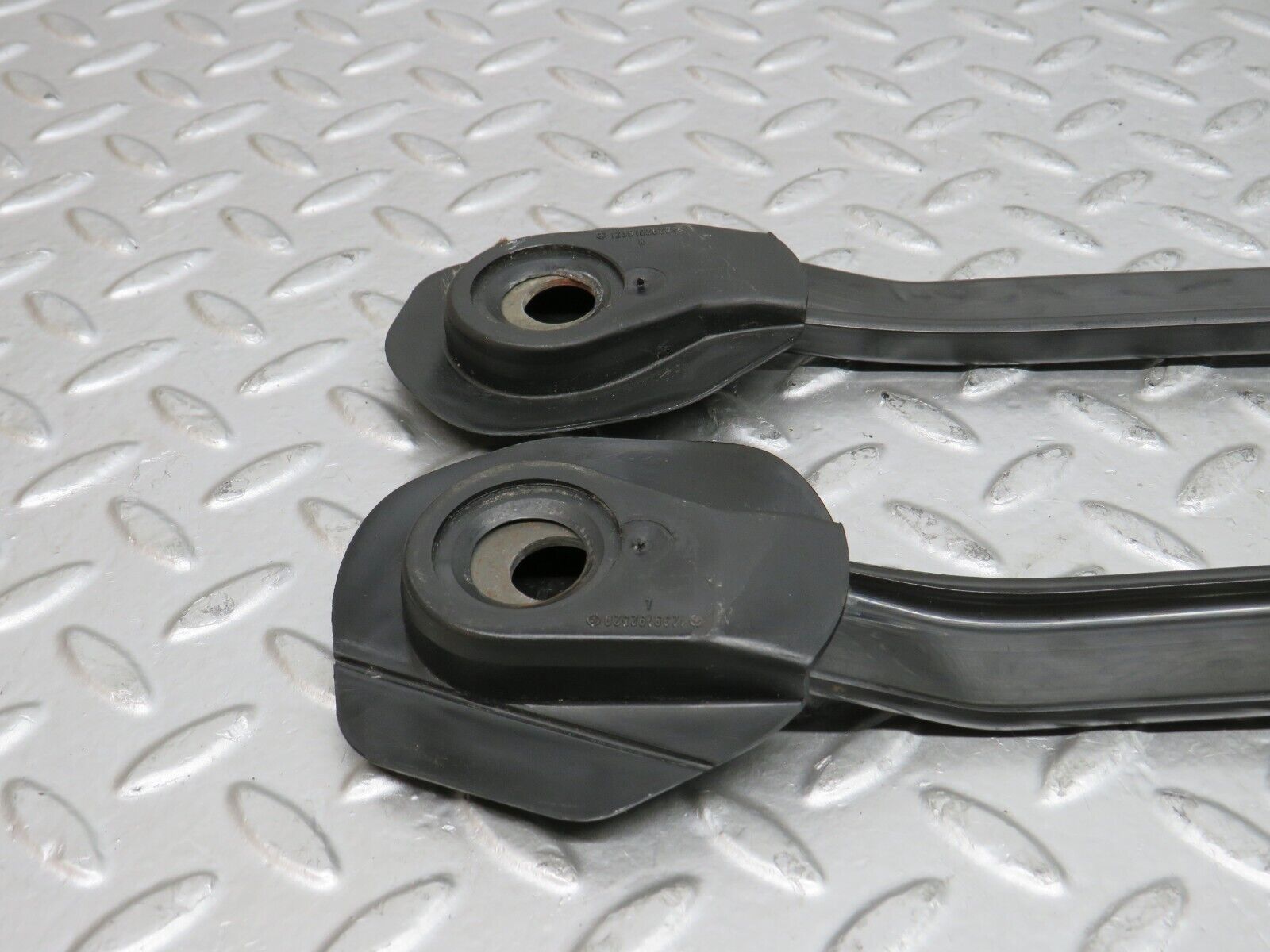 28117 Mercedes-Benz W123 280E Seat Belt Runner 1239192520 1239192620