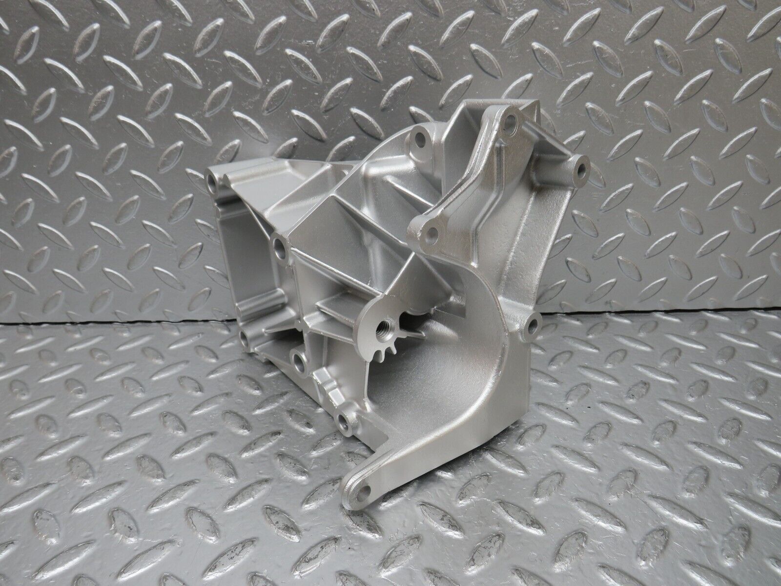 30540 Mercedes-Benz W124 230E Power Steering Pump Bracket 1022361330