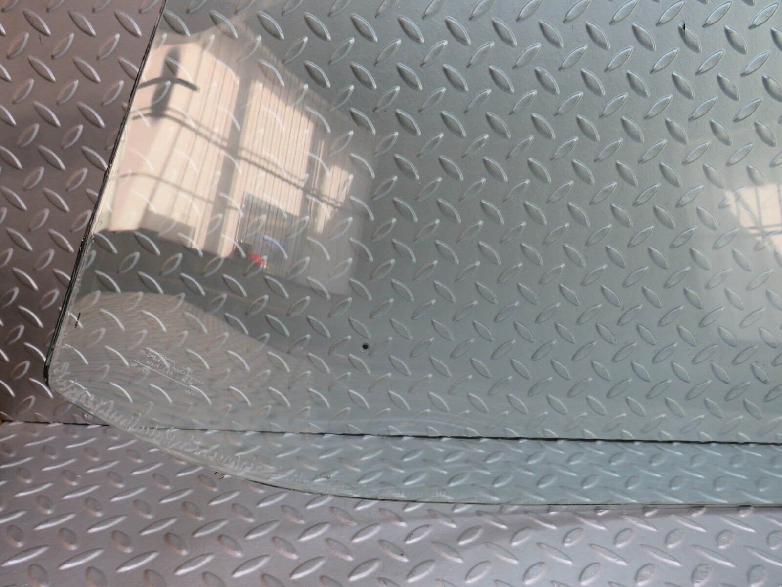 37519 Mercedes-Benz W109 300SEL Front Windscreen