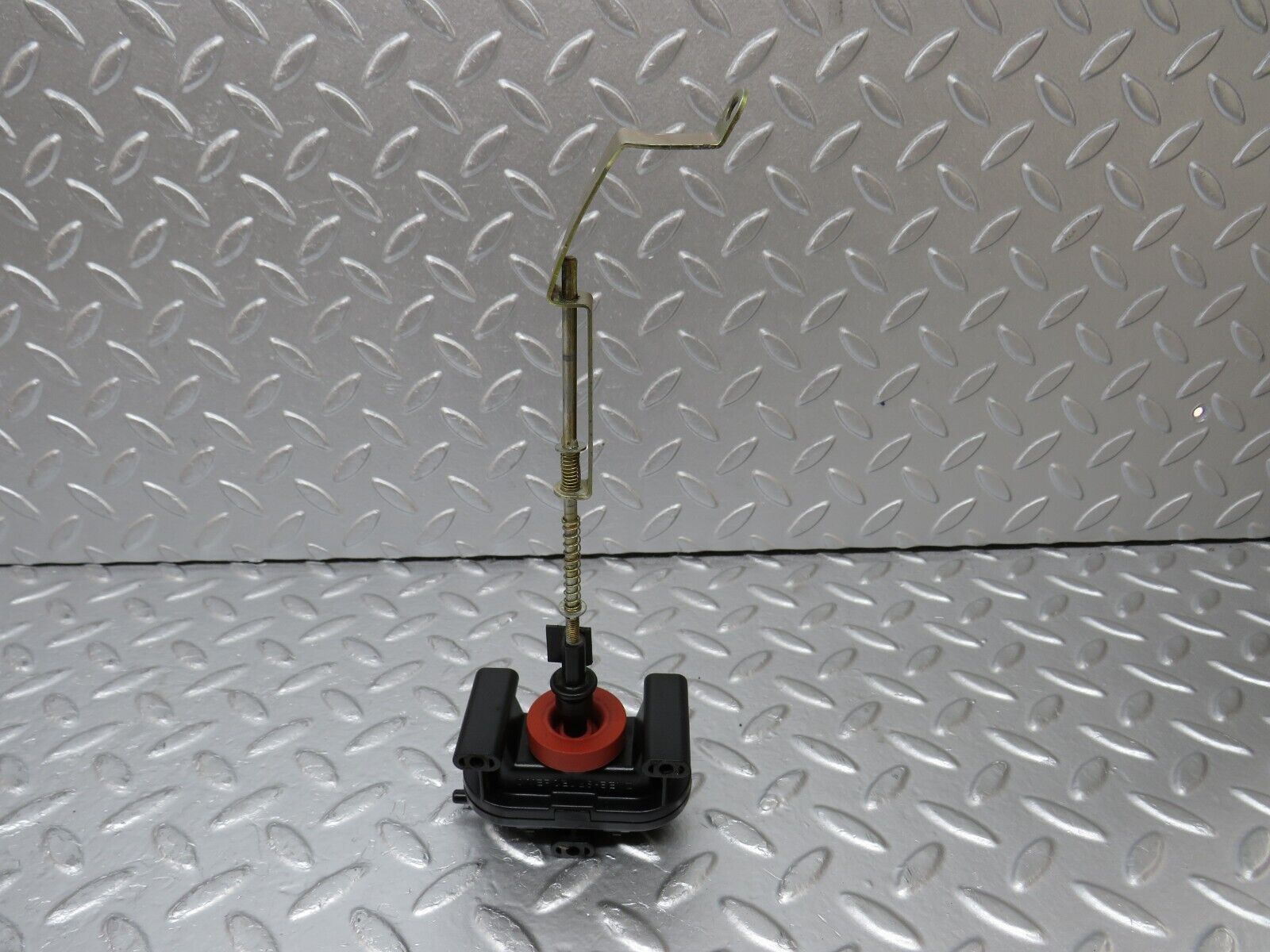 34333 Mercedes-Benz C126 380SEC Coupe Trunk Lock Vacuum Actuator