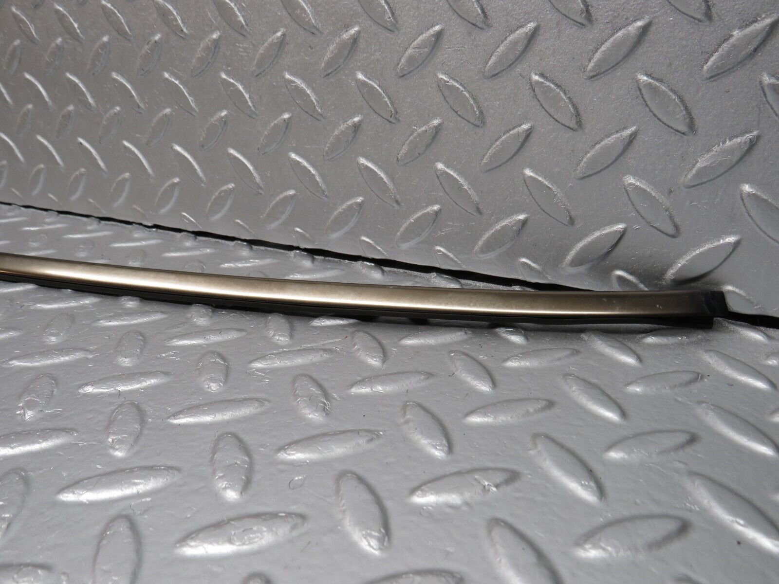 39803 Mercedes-Benz R129 320SL Coupe Front Windscreen Top Chrome Moulding Trim