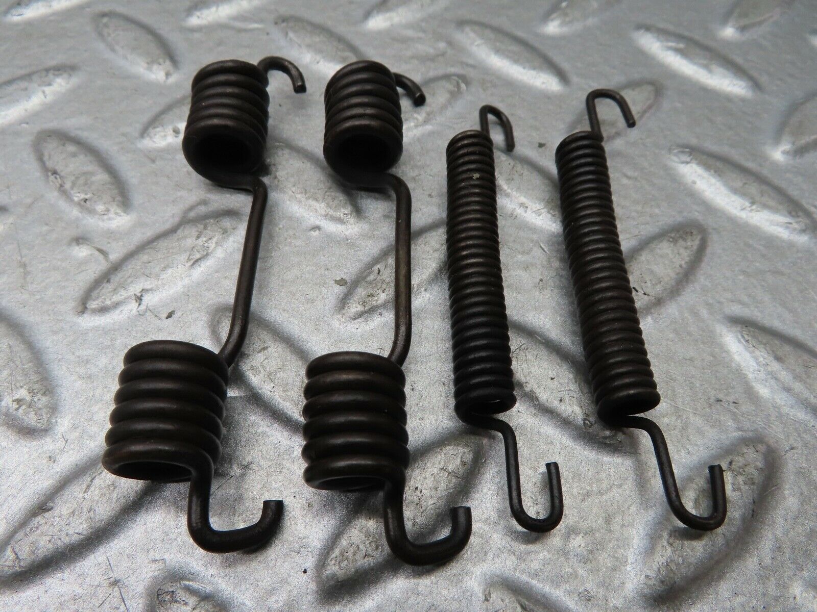 19207 Mercedes-Benz W123 300D Handbrake Shoe Fitting