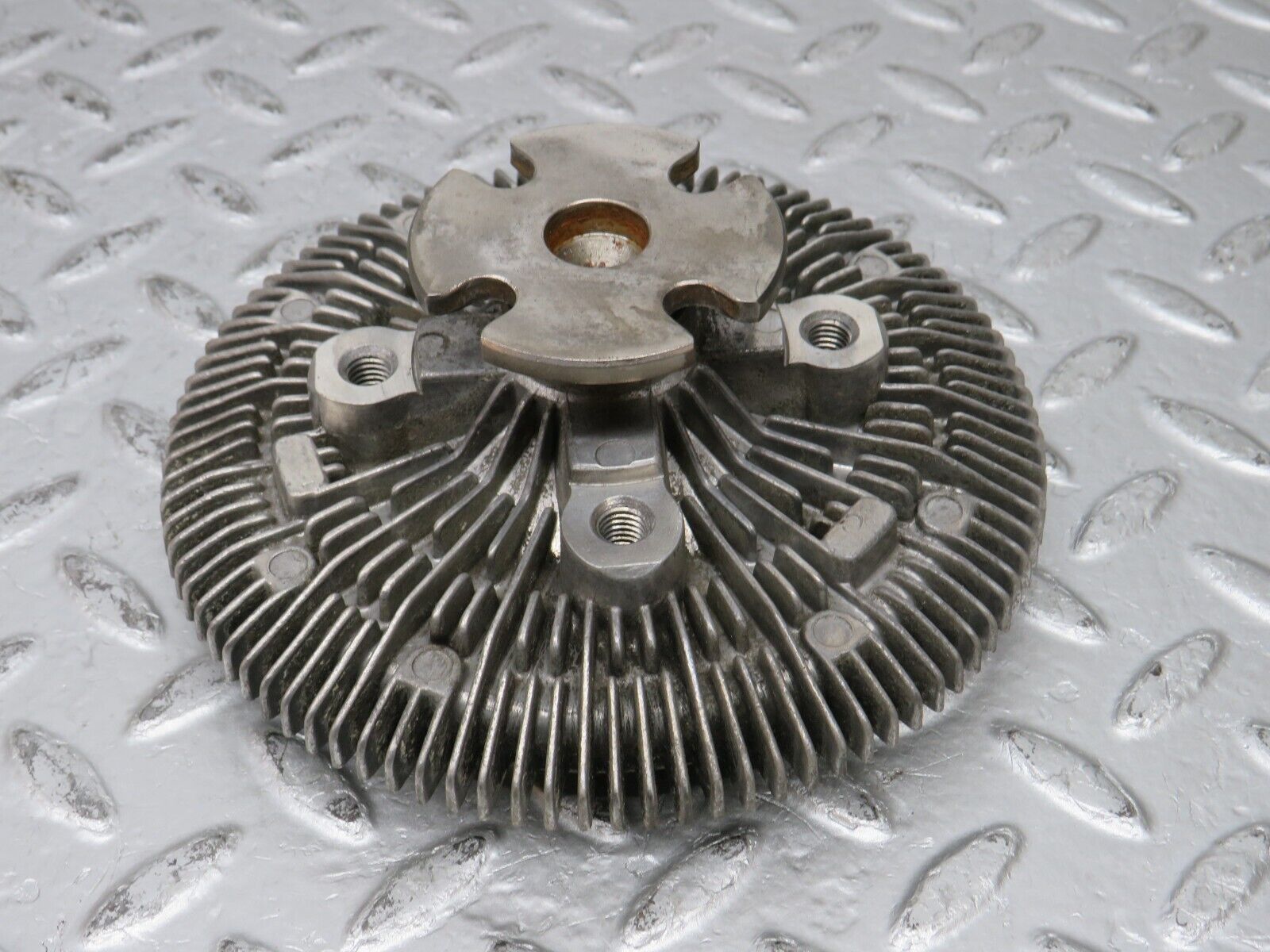 32889 Mercedes-Benz W123 300D Engine Cooling Fan Clutch Behr