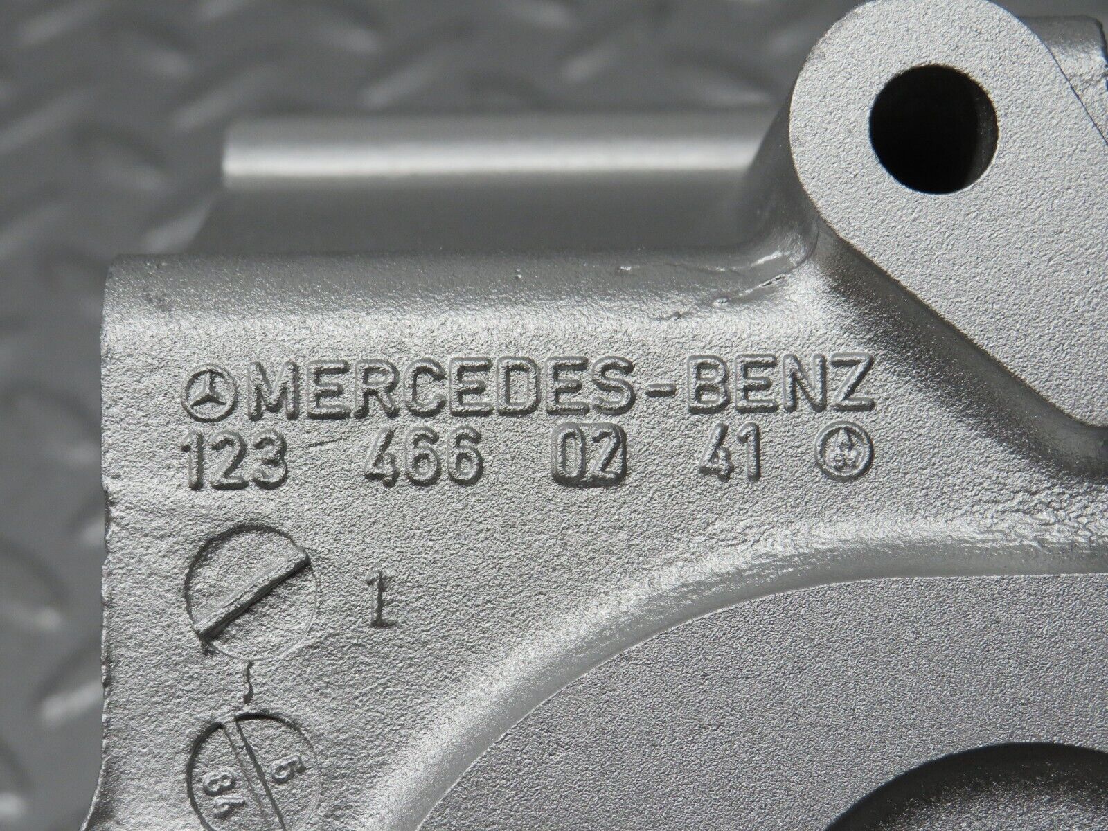 30902 Mercedes-Benz W201 190E 2.0L Power Steering Pump Bracket 1234660241