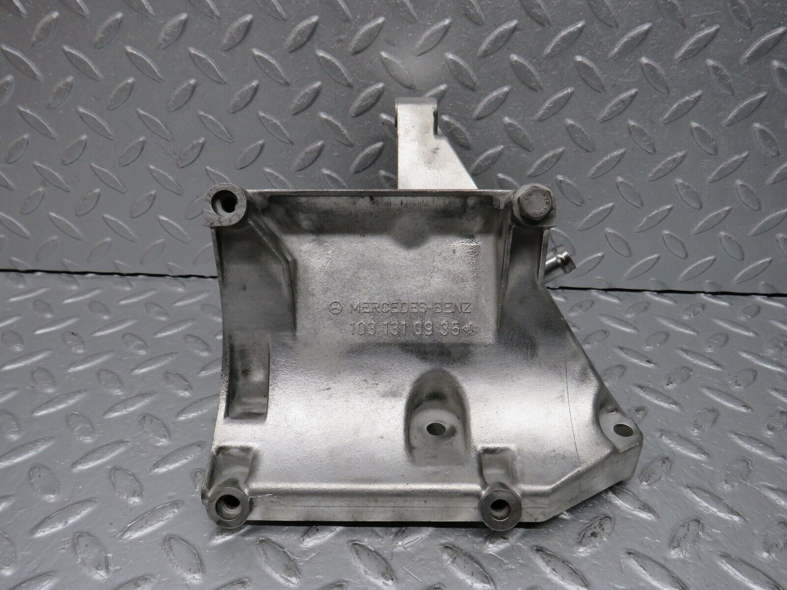 38647 Mercedes-Benz R129 280SL Coupe Power Steering Pump Bracket 1031310935