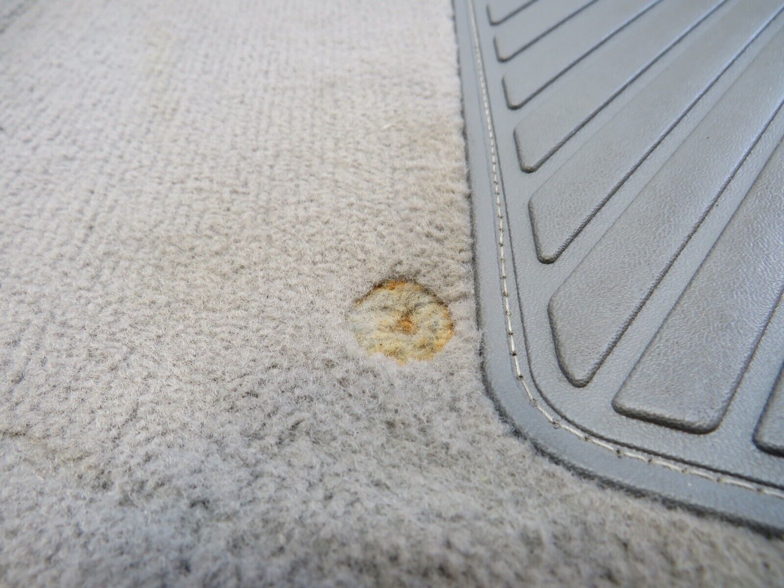 25754 Mercedes-Benz W124 280E Centre Console Carpet Right Side Grey