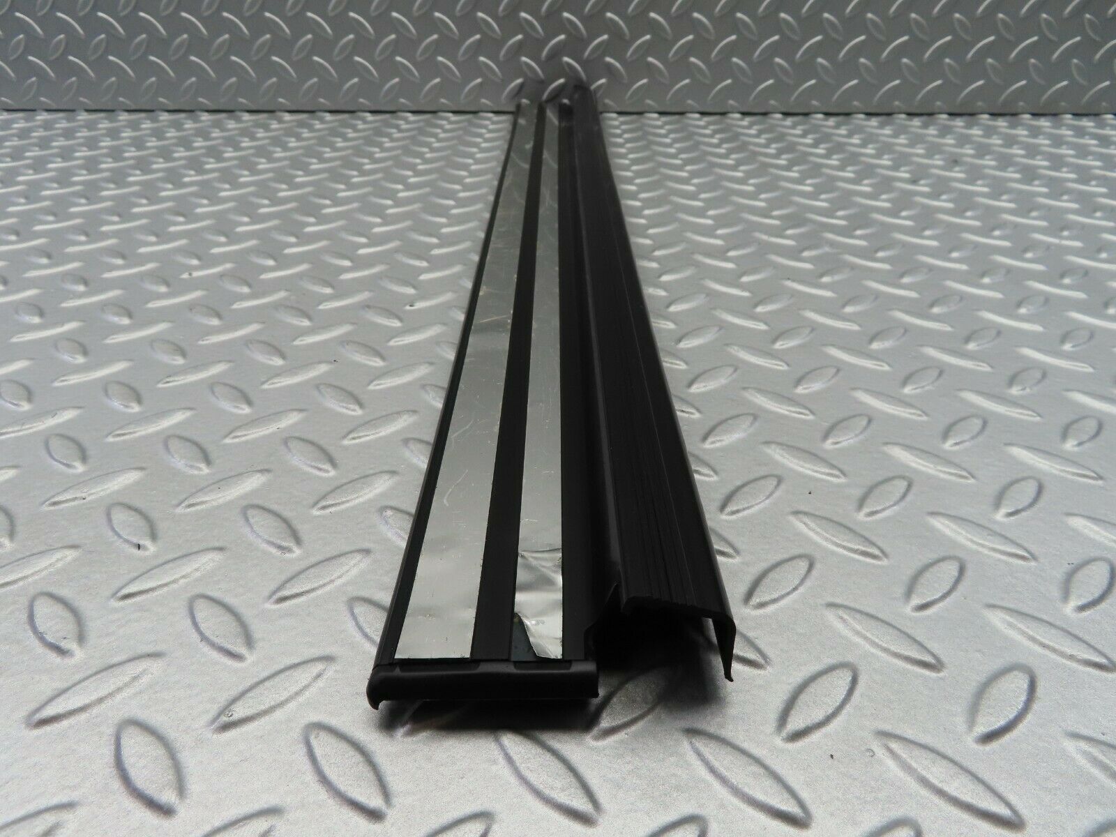 6547 Mercedes-Benz S124 E220 Wagon Front Left Door Sill Trim