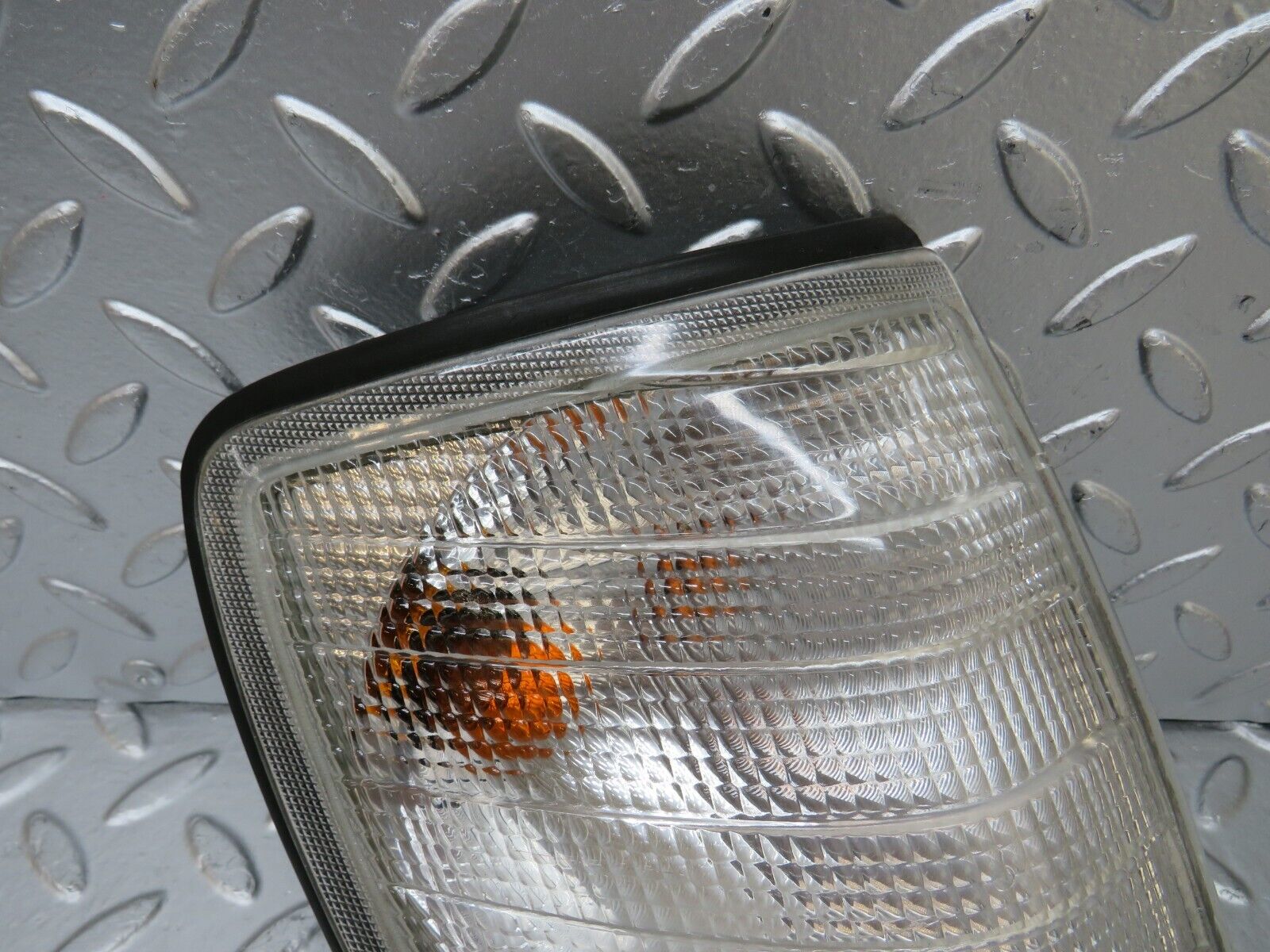 25896 Mercedes-Benz W124 280E Indicator Light Front Right 1305233937