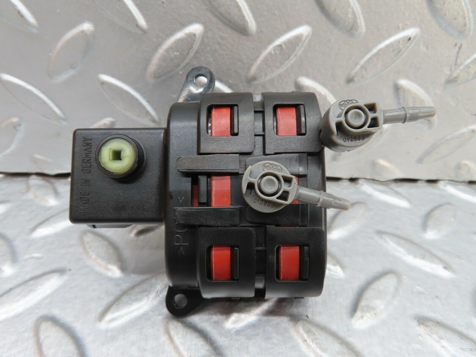 19369 Mercedes-Benz C140 CL420 Coupe Heater Box Vacuum Actuator 9062700302