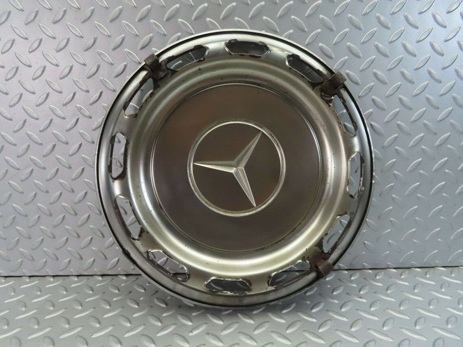 7518 Mercedes-Benz S123 230TE Wagon Wheel Trim Hub Cap 14"