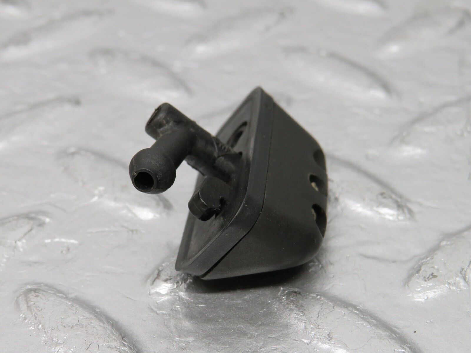 31405 Mercedes-Benz S124 220TE Wagon Tailgate Windscreen Washer Nozzle