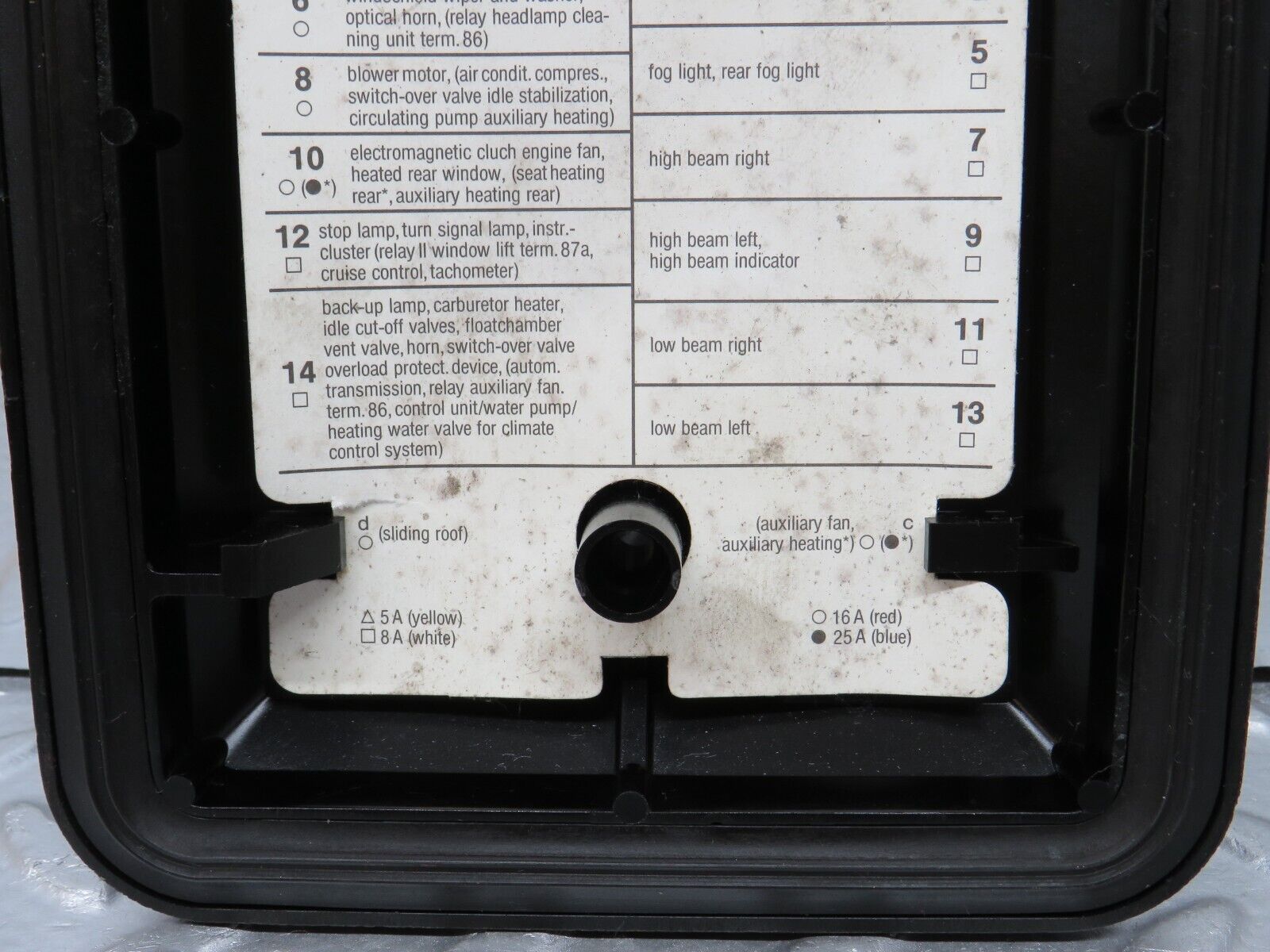 25582 Mercedes-Benz W123 200 Fuse Box Cover Lid 1235400082