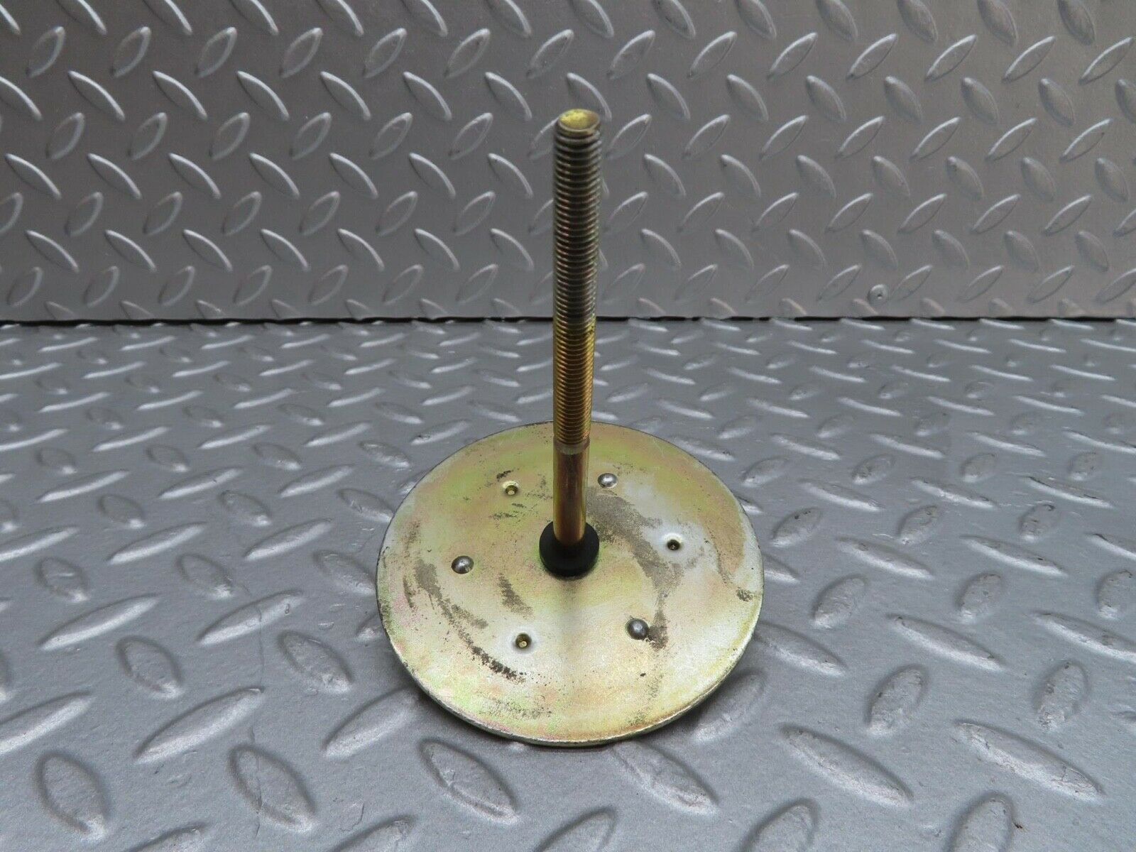 16126 Mercedes-Benz W123 280E Spare Wheel Holder