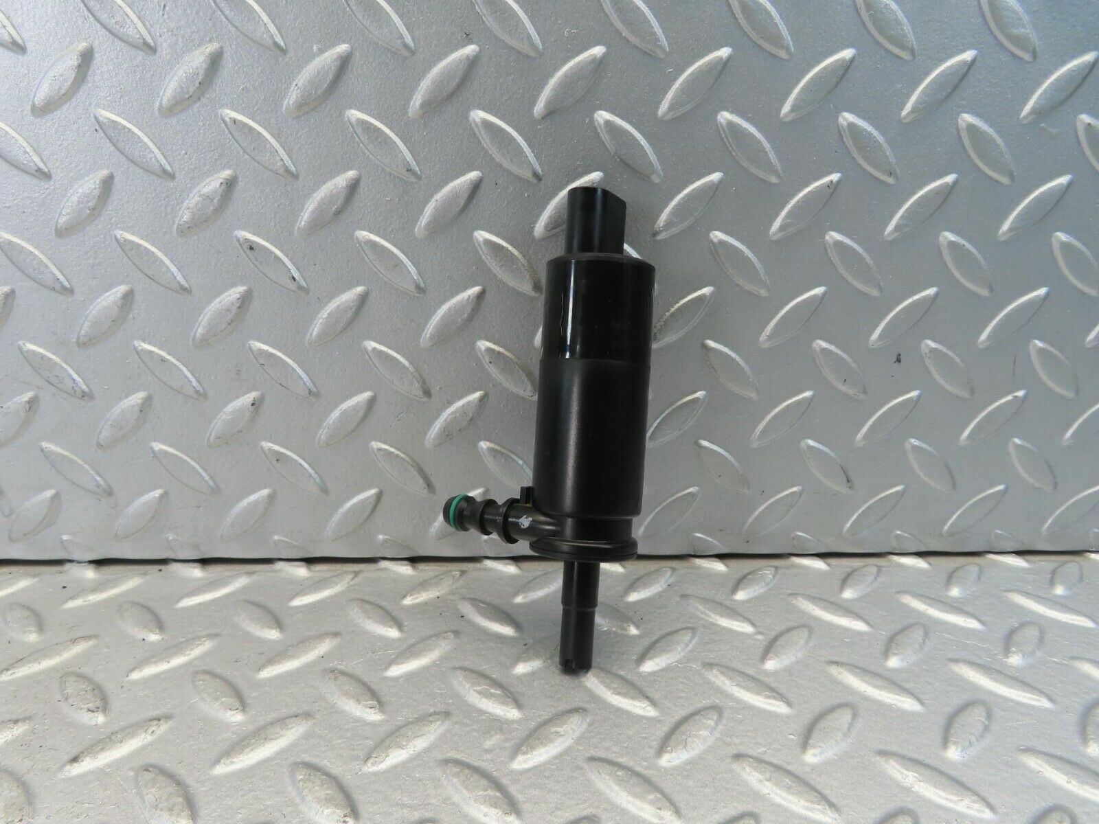 11134 Mercedes-Benz W221 S320 Headlight Washer Pump 2108691221