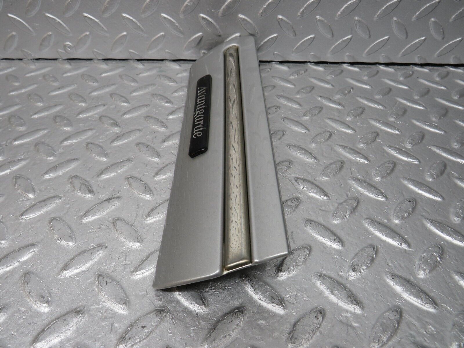 34718 Mercedes-Benz W210 320E Front Left Fender Wing Centre Moulding Trim 210690018