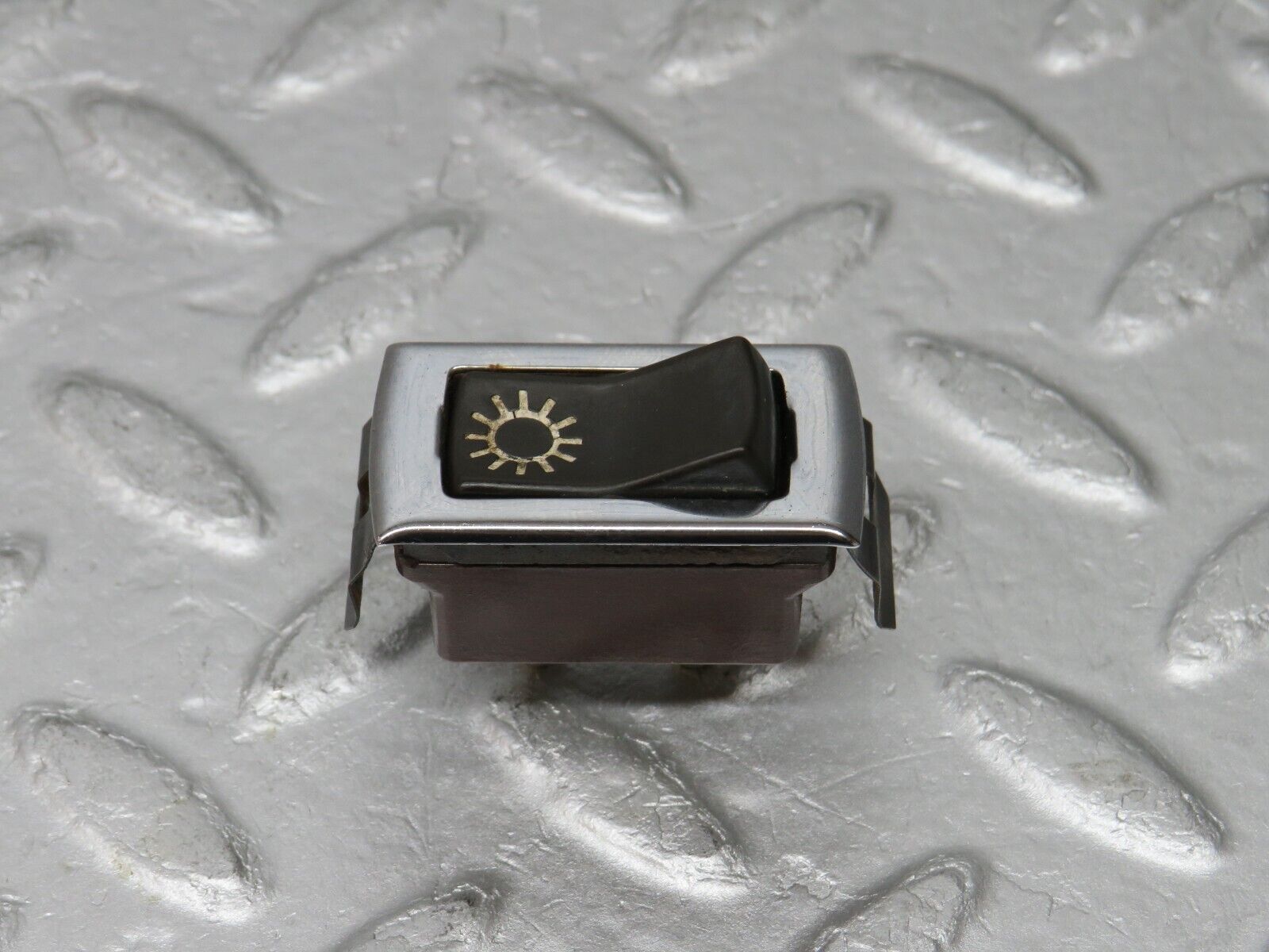 37526 Mercedes-Benz W109 300SEL Interior Light Switch 15013900