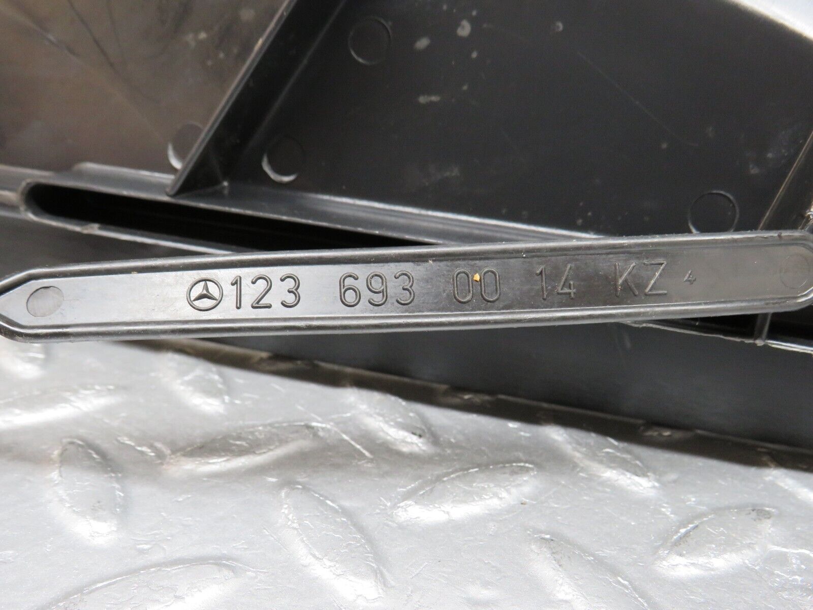 39362 Mercedes-Benz R129 320SL Coupe Spare Wheel Cover Panel 1296903530 1236930014