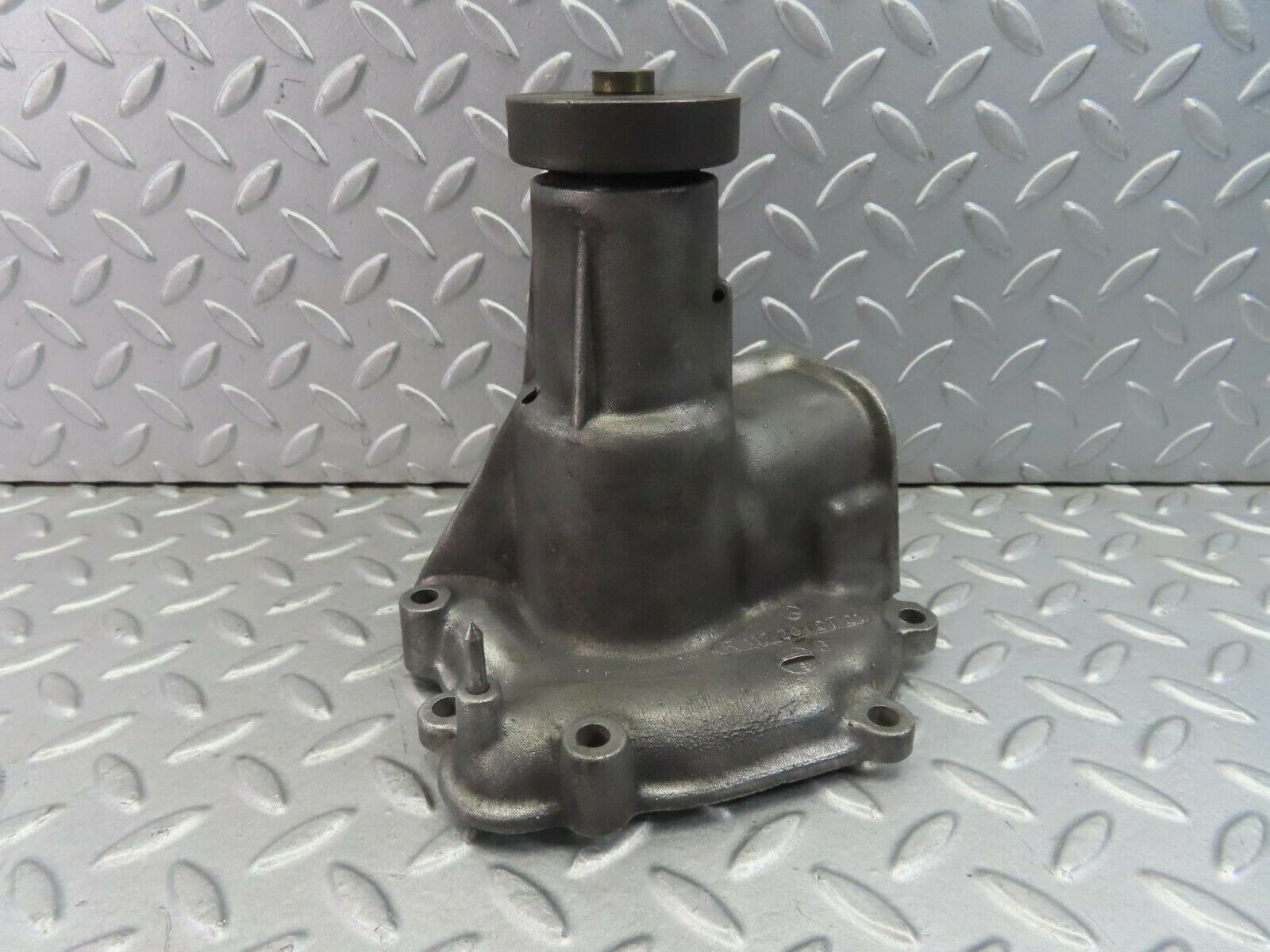 8498 Mercedes-Benz W116 Water Pump 1172010101