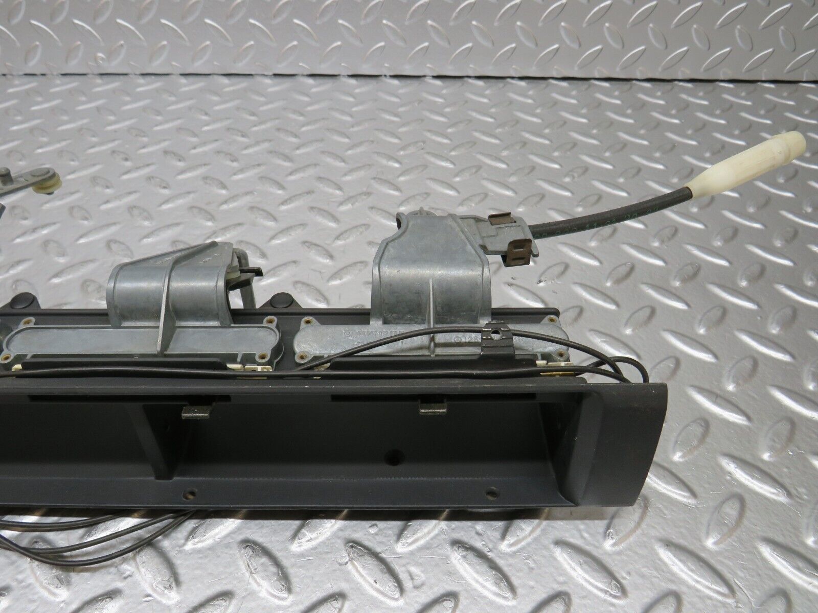 25097 Mercedes-Benz W126 Dashboard Centre Air Vent Console 1268310030