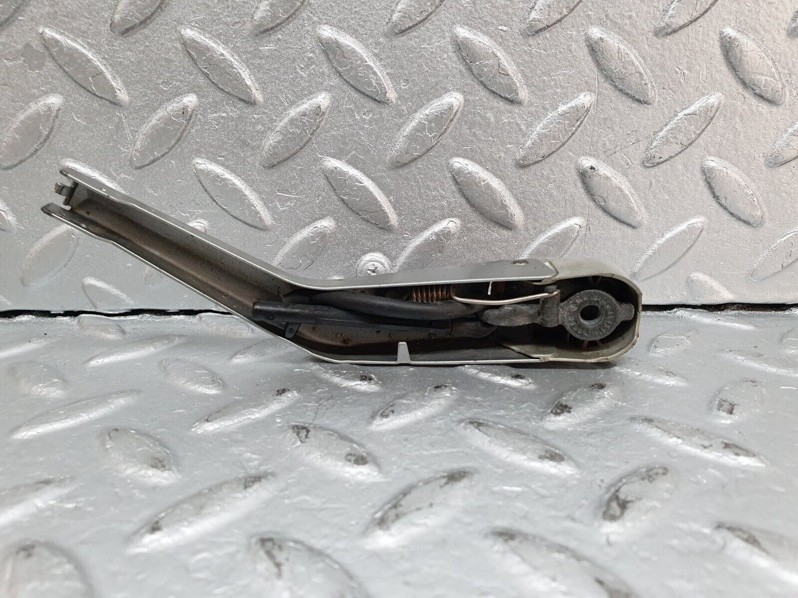 41073 Mercedes-Benz W126 300SE Headlight Wiper Arm Bosch Left Side