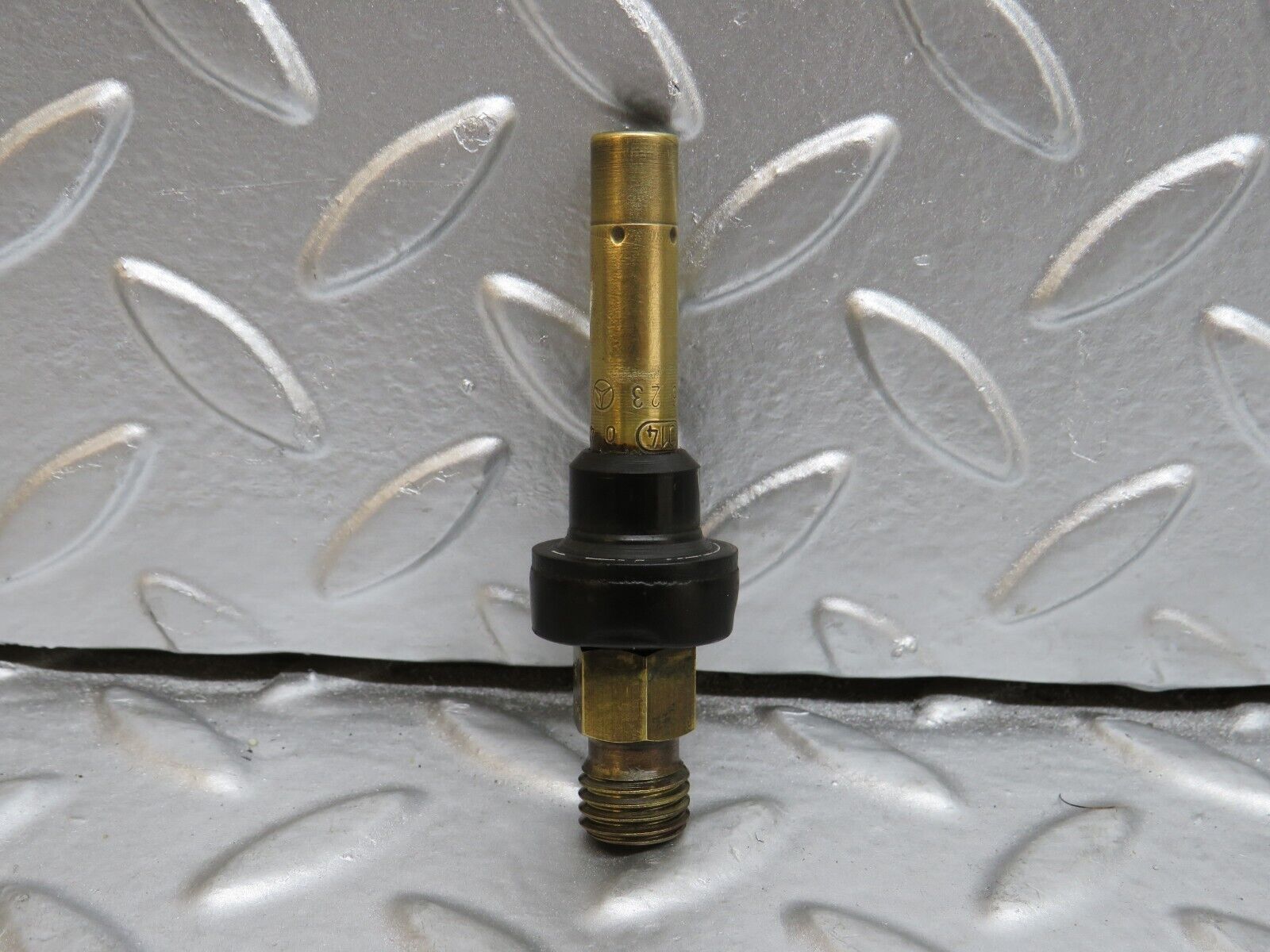 29577 Mercedes-Benz W124 230E Fuel Injector 0437502047 0000785623