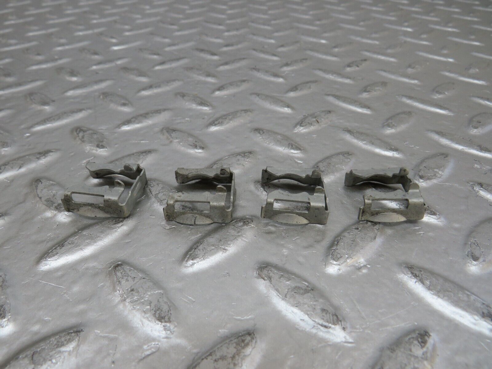 26717 Mercedes-Benz C124 220CE Coupe Fuel Injector Bracket Holder Set