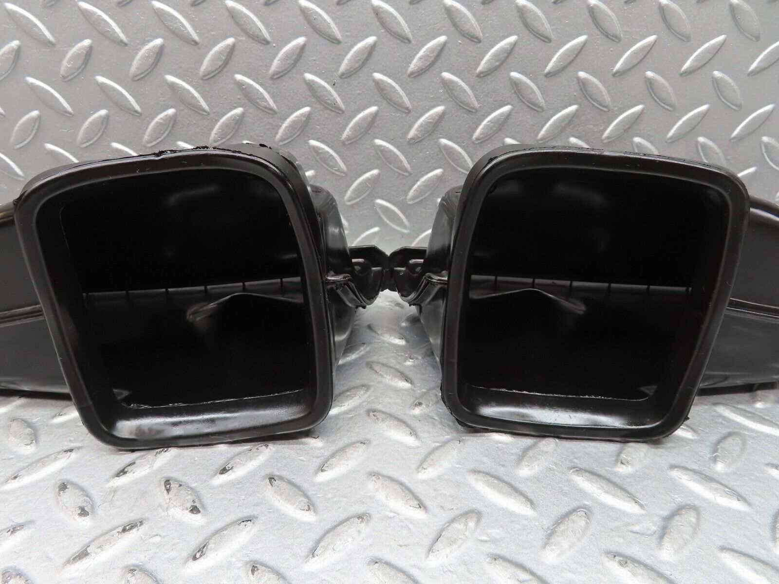 16835 Mercedes-Benz C123 280CE Coupe Air Duct Vent Left And Right 1238300219