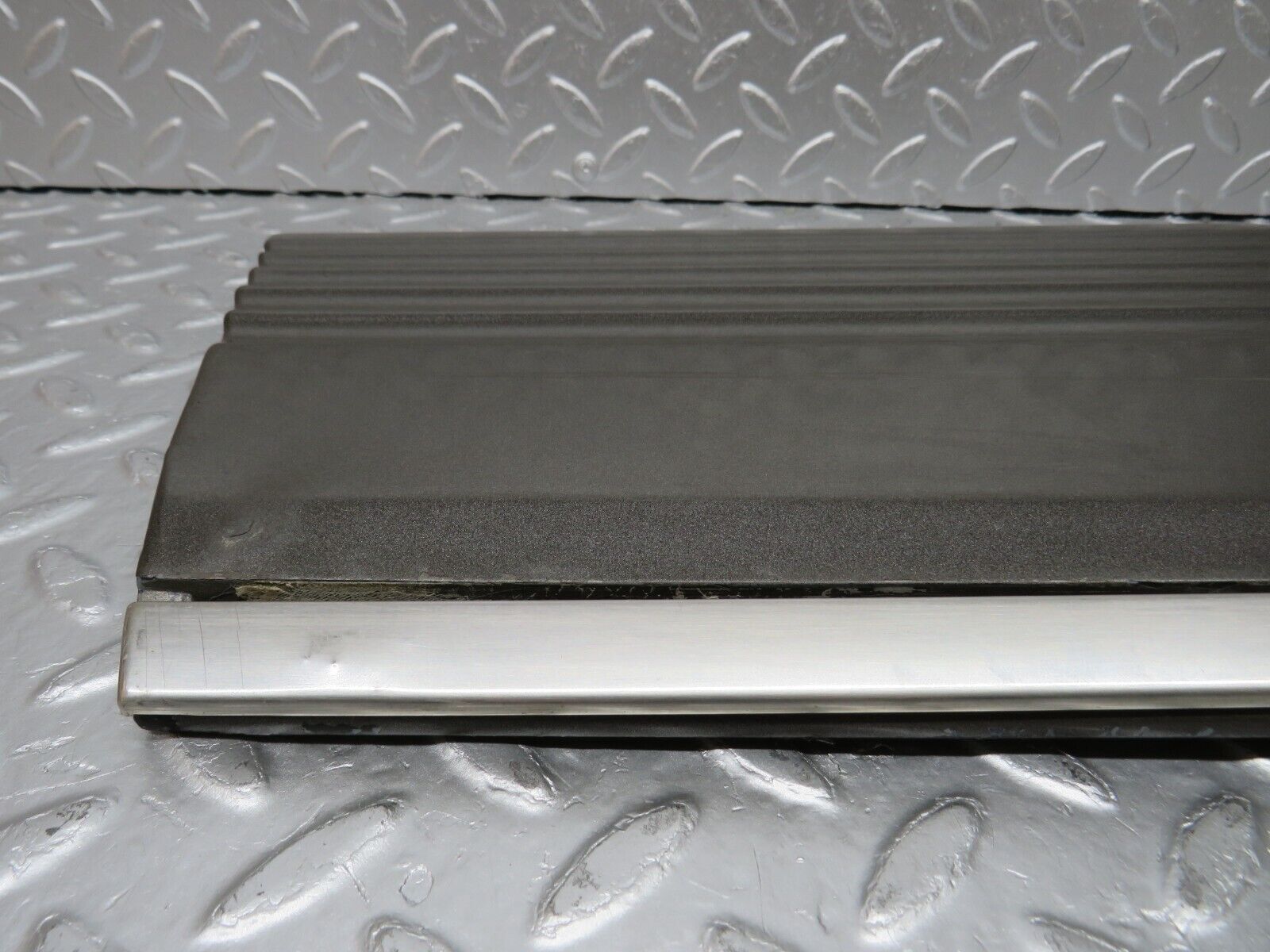 34373 Mercedes-Benz C126 380SEC Front Left Fender Wing Lower Moulding 1266900140