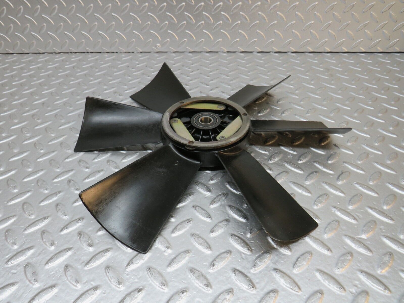 31762 Mercedes-Benz W201 190LE 1.8L Engine Cooling Fan 1022050506