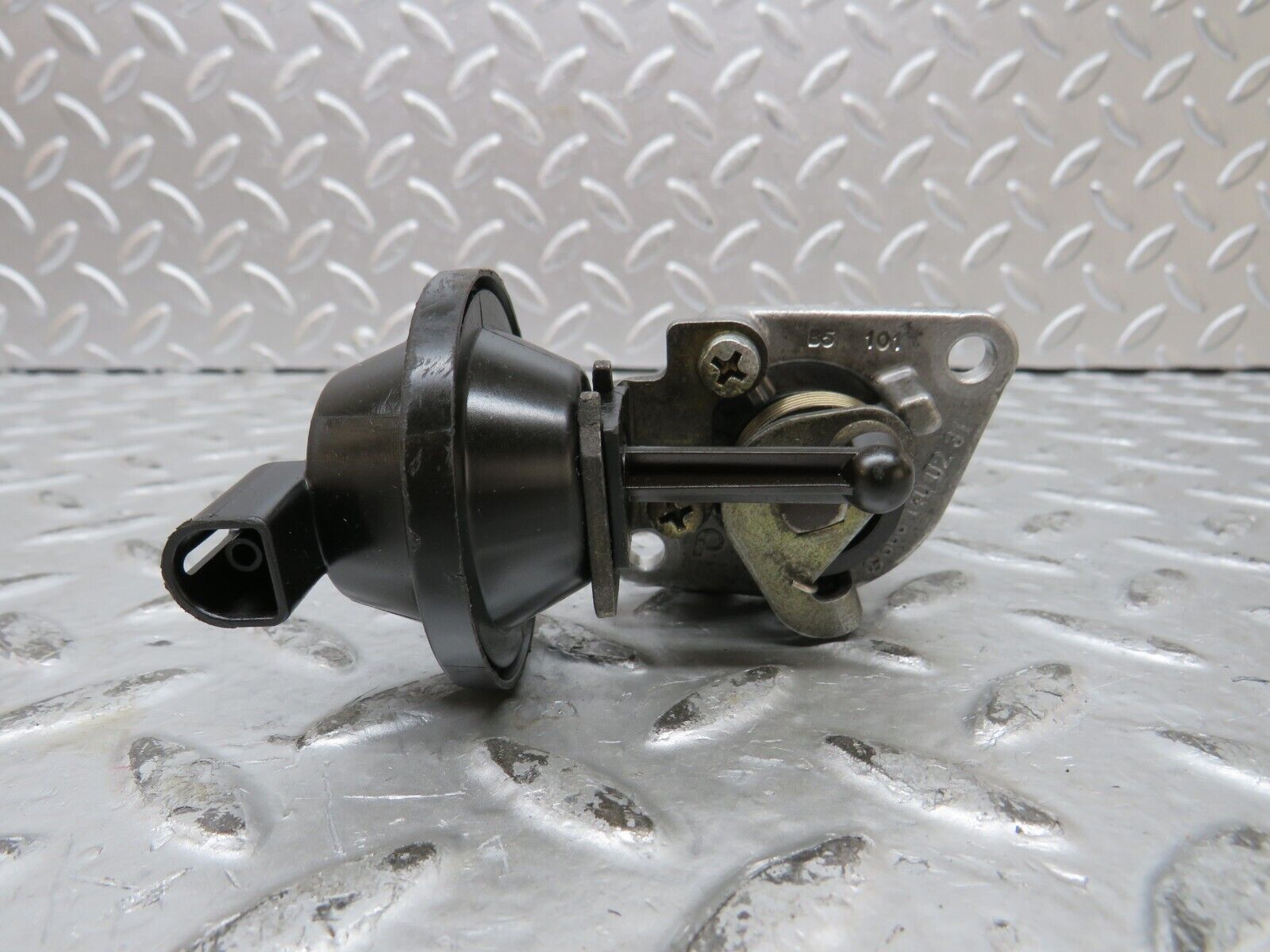 27814 Mercedes-Benz S124 300TE Wagon Intake Valve Pierburg 6061400231