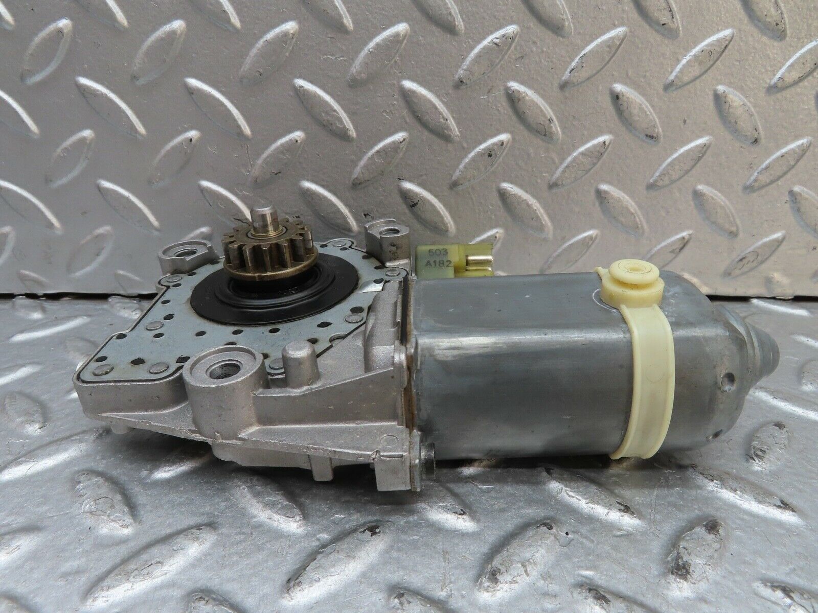 19359 Mercedes-Benz C140 CL420 Coupe Front Right Window Regulator Motor 0048201842