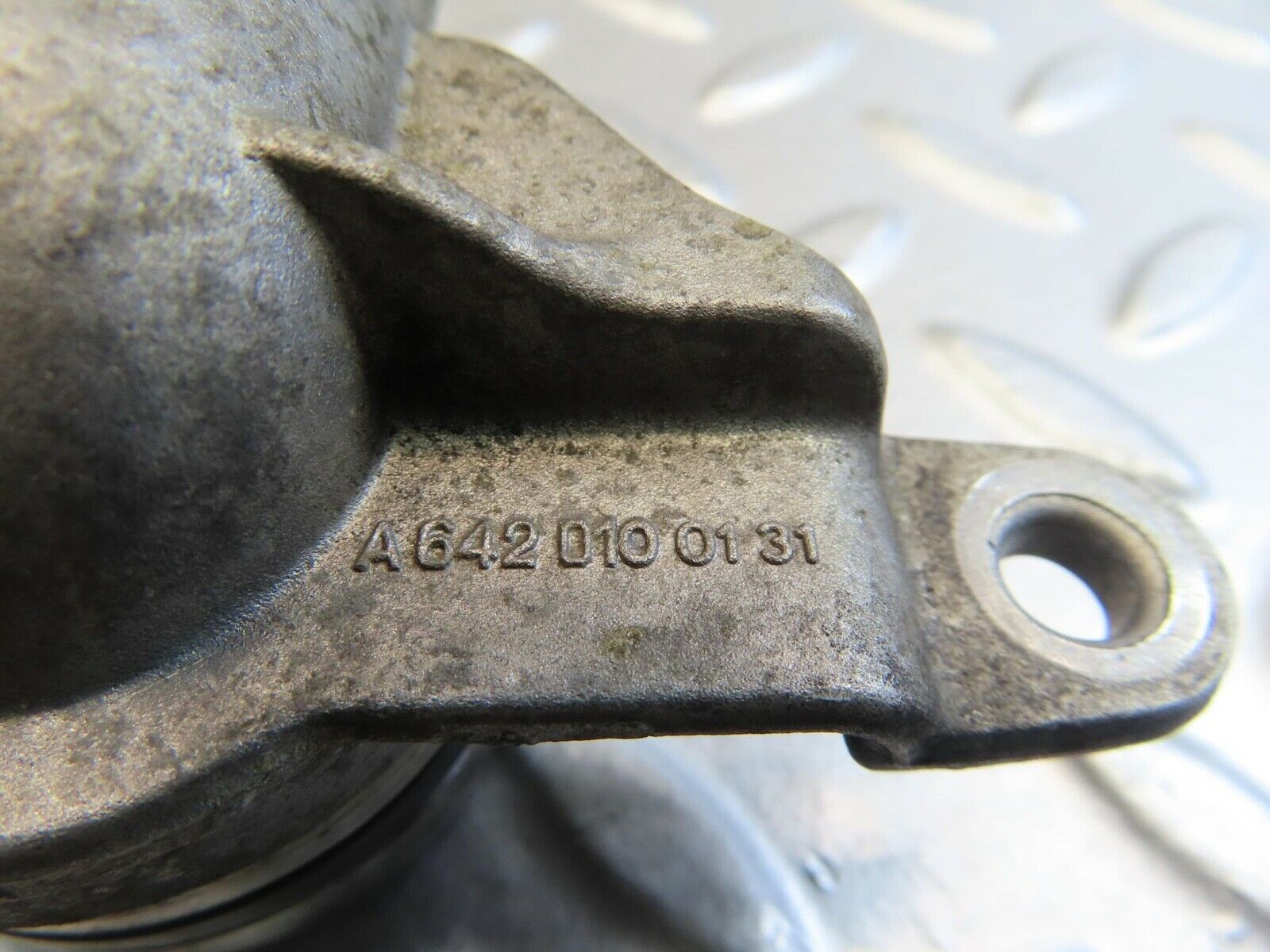 11256 Mercedes-Benz W221 S320 Engine Breather 6420100131