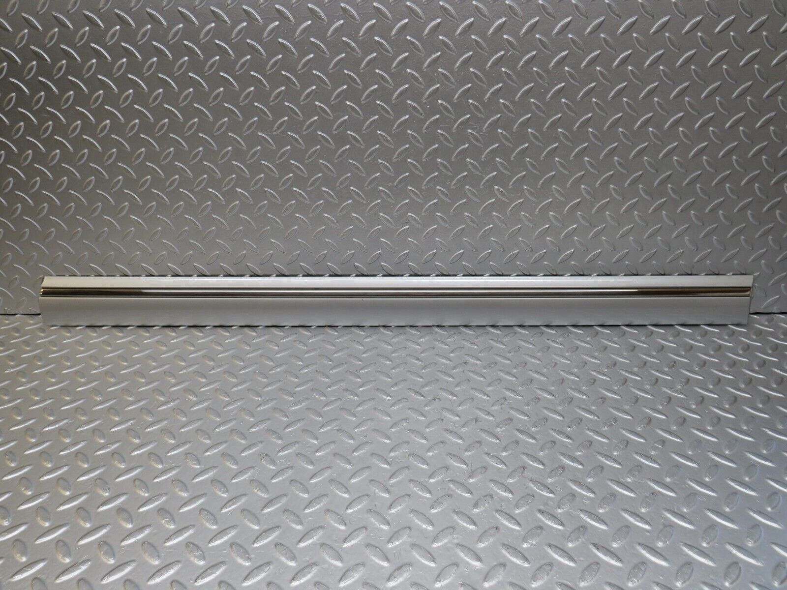 34714 Mercedes-Benz W210 320E Front Right Door Centre Moulding Trim 2106900482