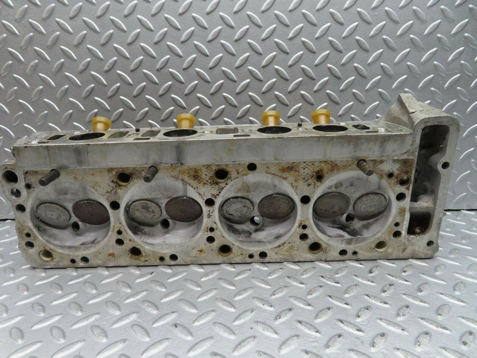 16677 Mercedes-Benz C107 380SLC Cylinder Head Right Side 1160163001