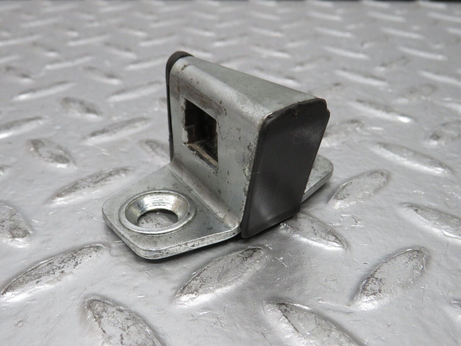 32378 Mercedes-Benz S124 300TE Wagon Door Lock Latch