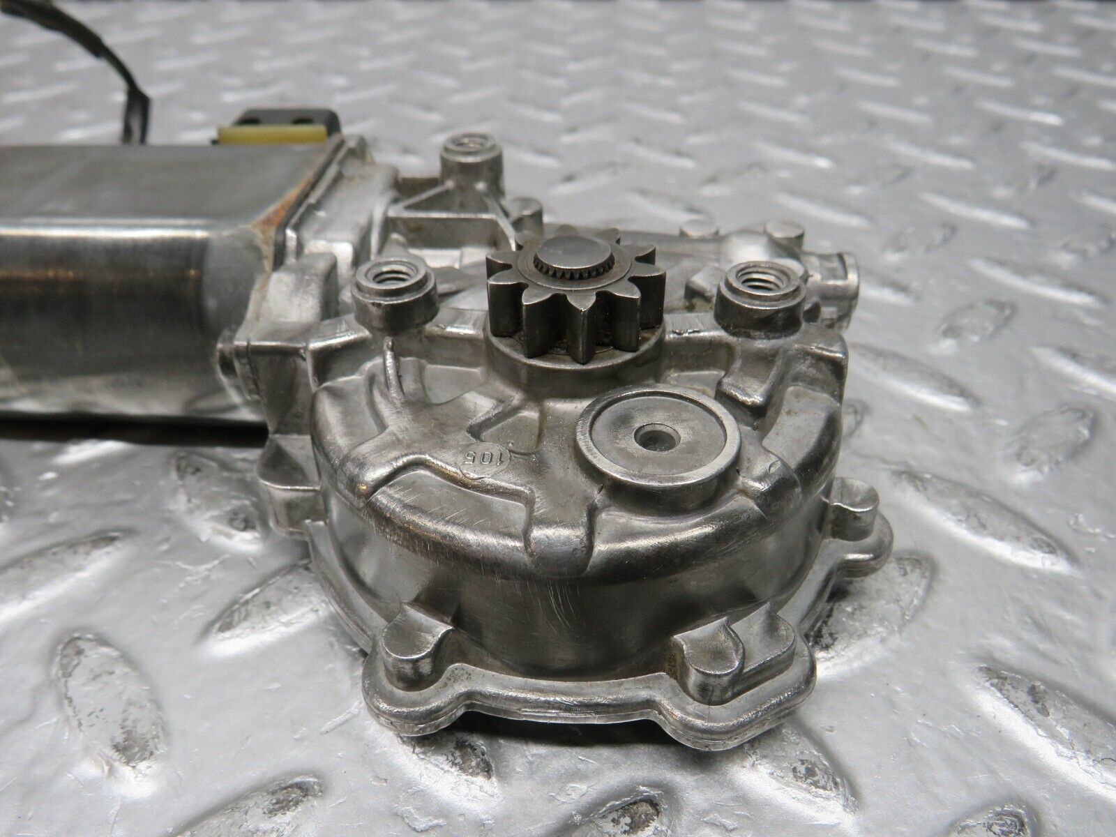 31197 Mercedes-Benz S124 220TE Window Regulator Motor Left Bosch 0130821284