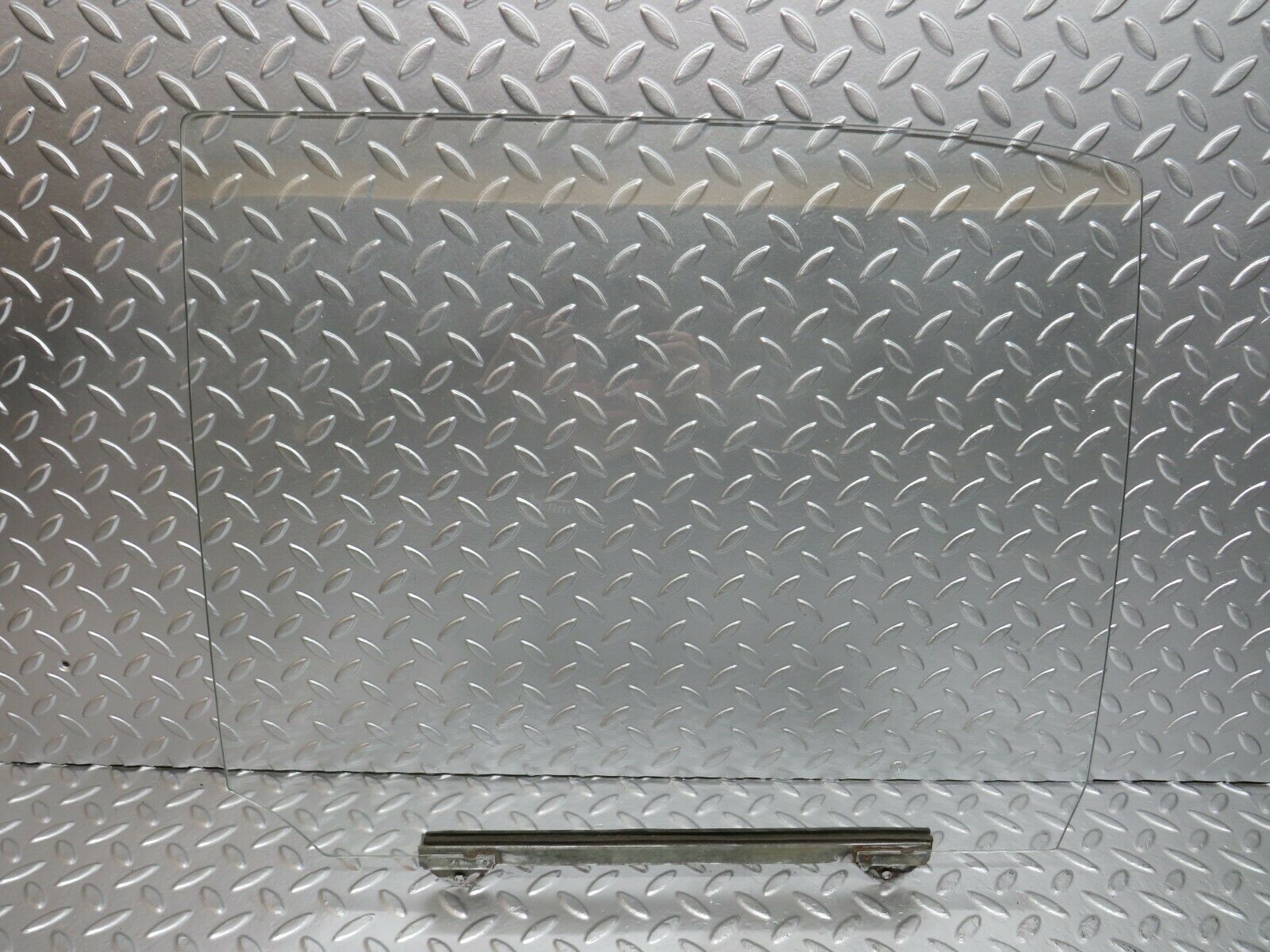 24589 Mercedes-Benz W108 Door Window Glass Rear Right