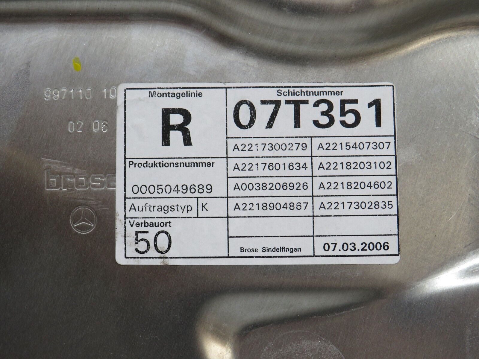 35106 Mercedes-Benz W221 Rear Right Window Regulator Support Panel