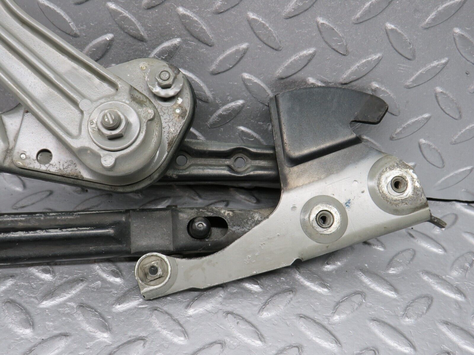 38040 Mercedes-Benz A124 320E Cabriolet Bonnet Hinge Right Side 1298870274