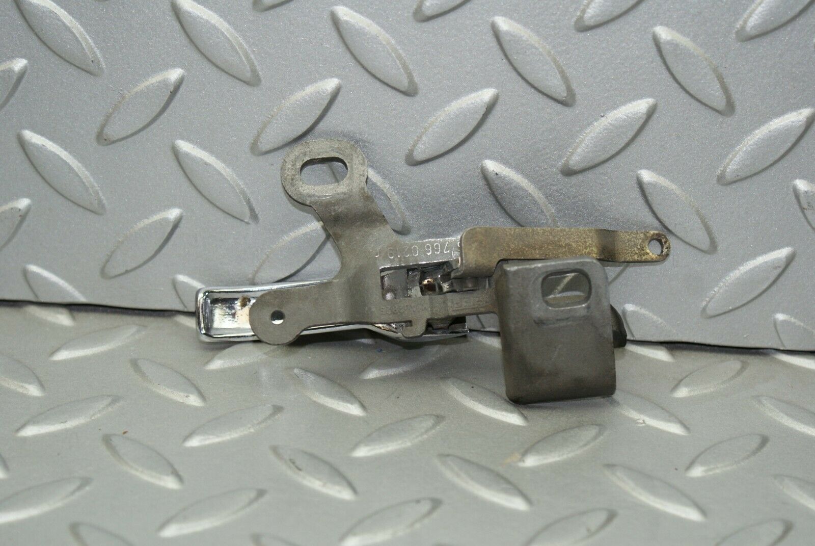 3233 Mercedes-Benz W115 220D Chrome Door Handle Right 1157660219