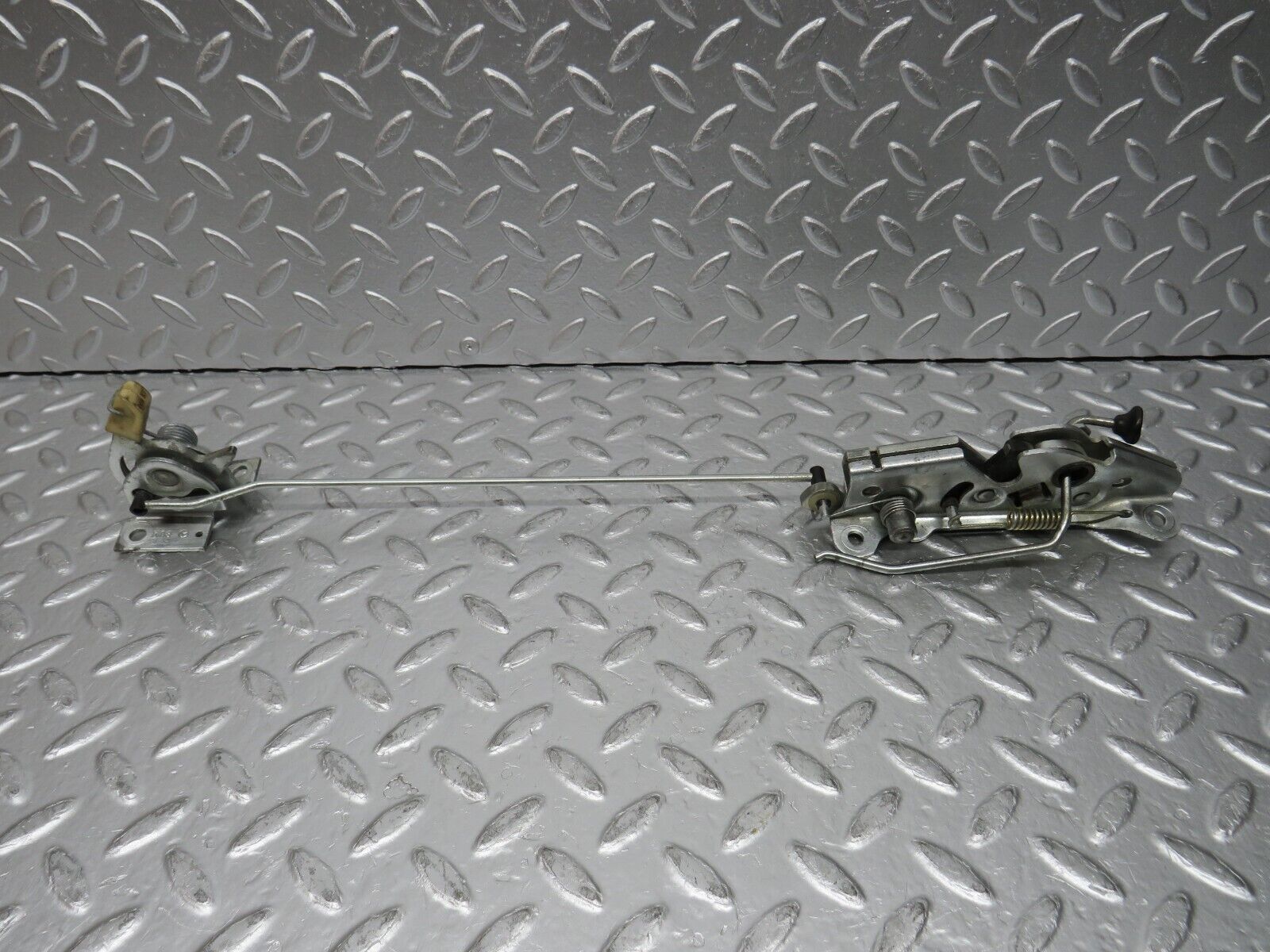 31409 Mercedes-Benz S124 220TE Wagon Rear Left Seat Bench Locking Mechanism