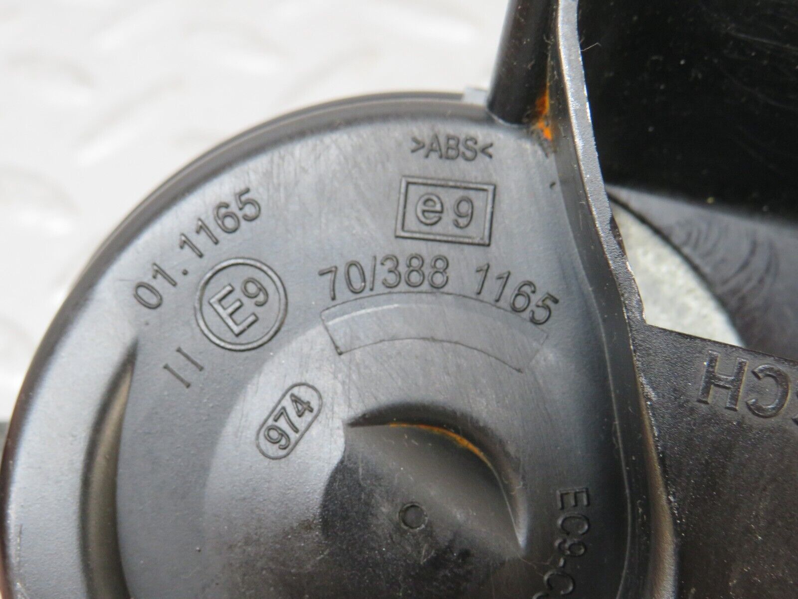 35184 Mercedes-Benz W221 Horn Bosch 70/388 1165