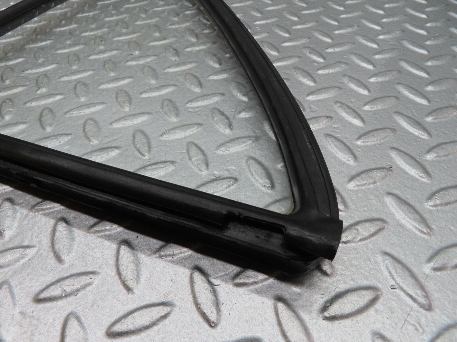 18074 Mercedes-Benz W123 200 Rear Left Quarter Window Glass 1237350124