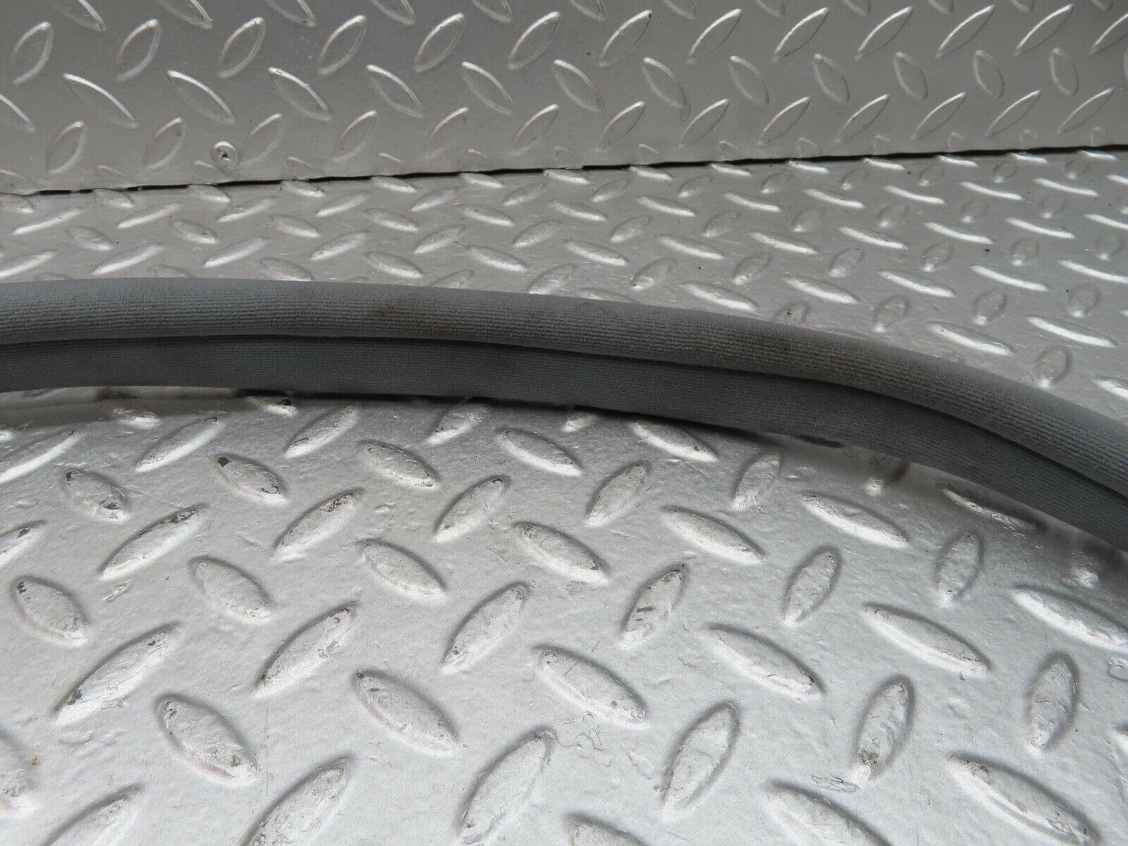 15019 Mercedes-Benz W140 S320 Front Right Door Seal