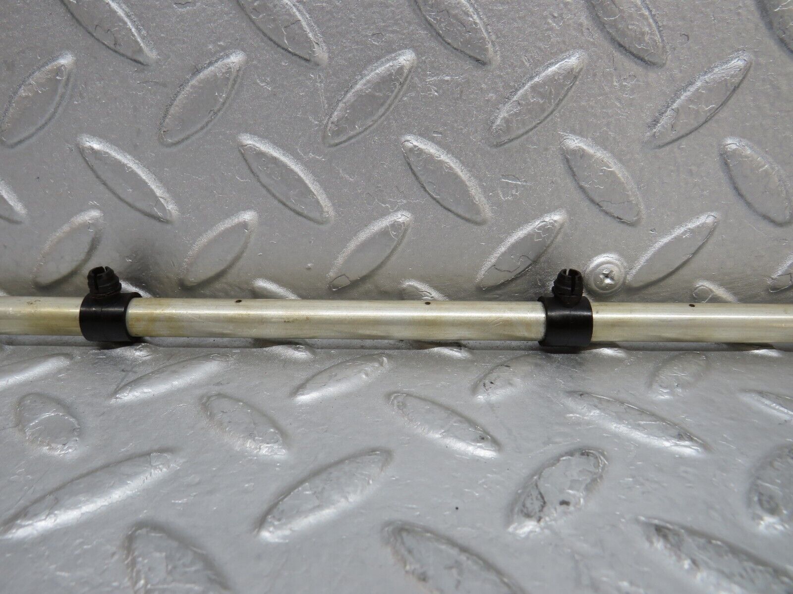 37141 Mercedes-Benz C126 420SEC Coupe Camshaft Oil Tube