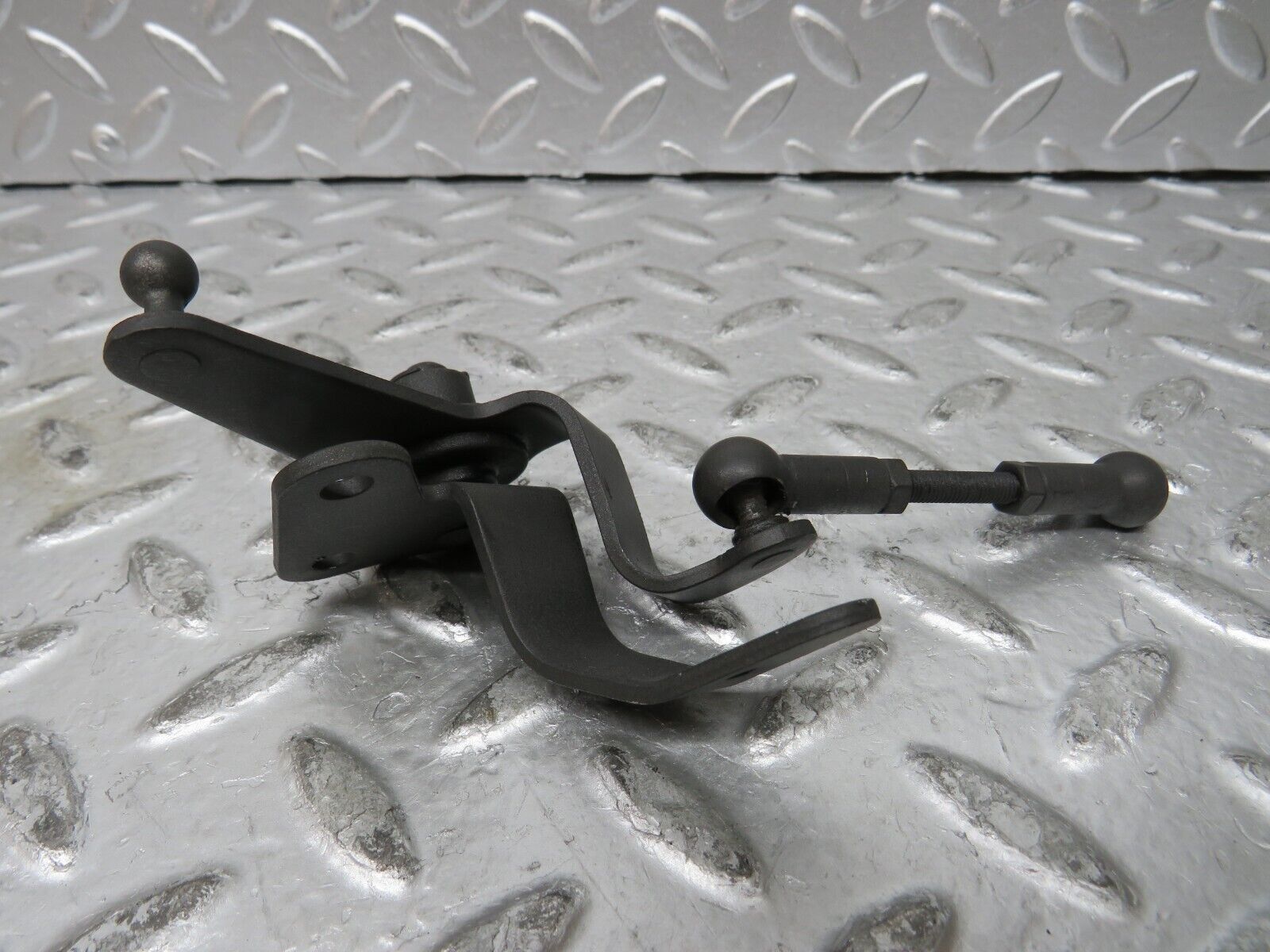 27448 Mercedes-Benz W123 280E Throttle Linkage