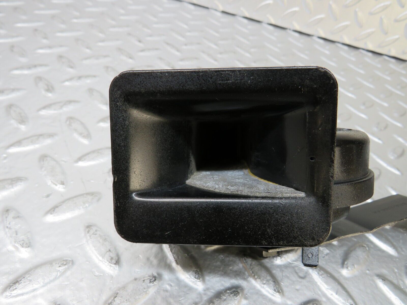 25287 Mercedes-Benz W201 190D Horn