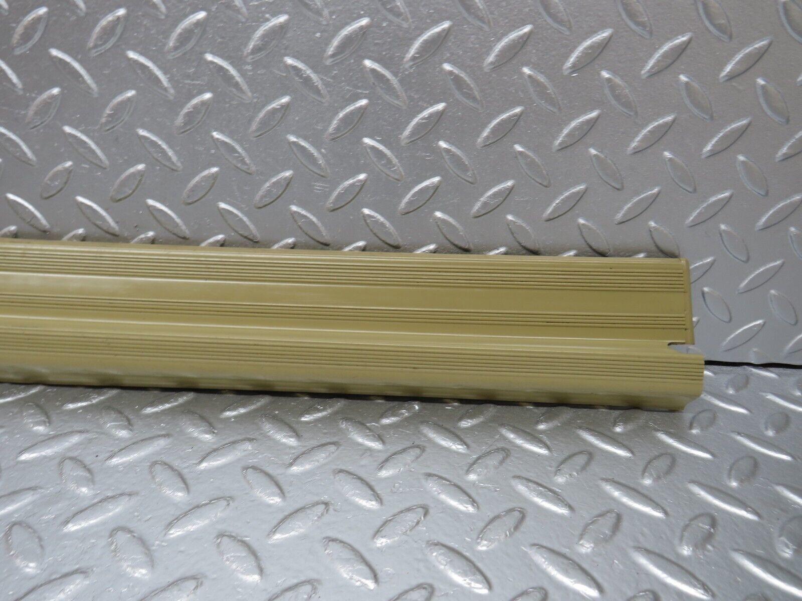 33983 Mercedes-Benz W124 260E Front Left Door Sill Beige